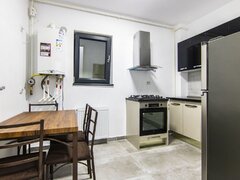 Doua camere, bucatarie inchisa, balcon, mobilat/ utilat, 5 minute metrou, bloc nou
